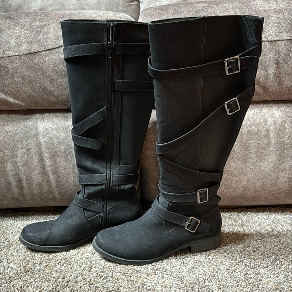 Women’s black boots